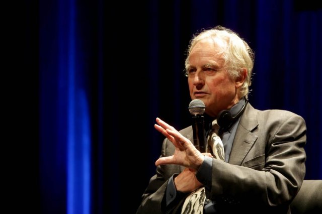 Richard Dawkins, defensor do ateísmo pede fim das religiões e é aplaudido por cientistas e professores universitários no Brasil