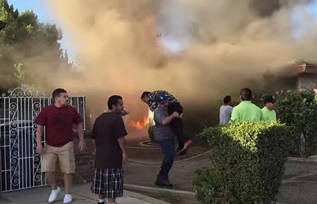  Testemunhas de um incêndio em Fresno (Califórnia, EUA) disseram acreditar ter visto o rosto de Jesus na cortina de fumaça provocada pelas chamas