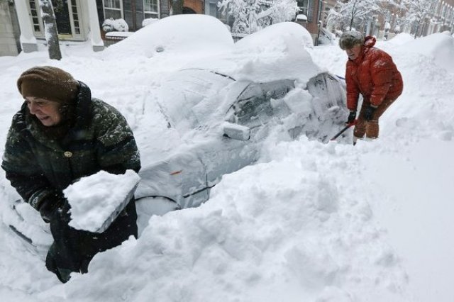 Nevasca com 60 centímetros de neve provoca caos no leste dos EUA
