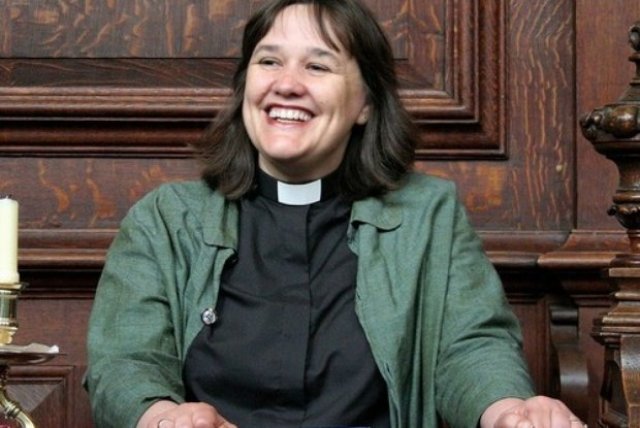 Mulheres da Igreja Anglicana lançam campanha para pessoas se referirem a Deus como Ela em vez de Ele