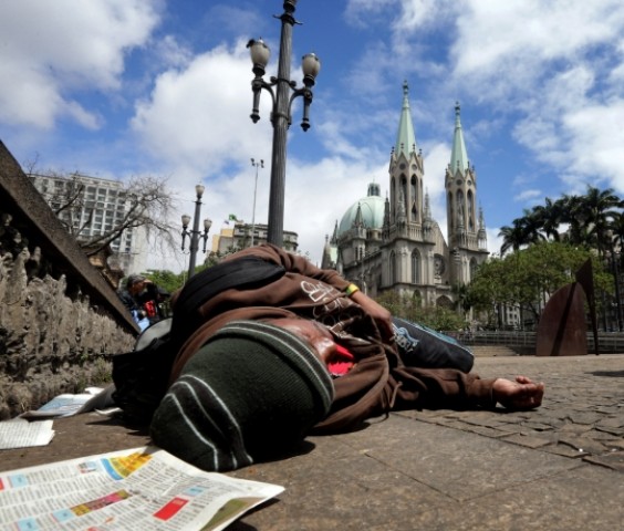 Sinal dos Tempos: Indigentes de São Paulo são enterrados nus e em caixões abertos