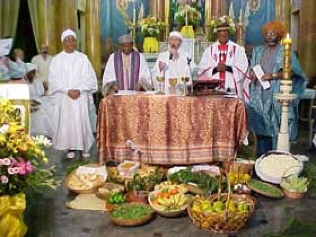 Na nova Igreja dos modernistas, tudo acaba em Show, inclusive os matrimônios