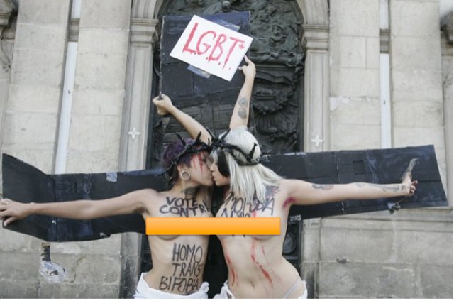 Sodoma Moderna: ativistas promovem beijo gay em frente à Igreja da Candelária RJ