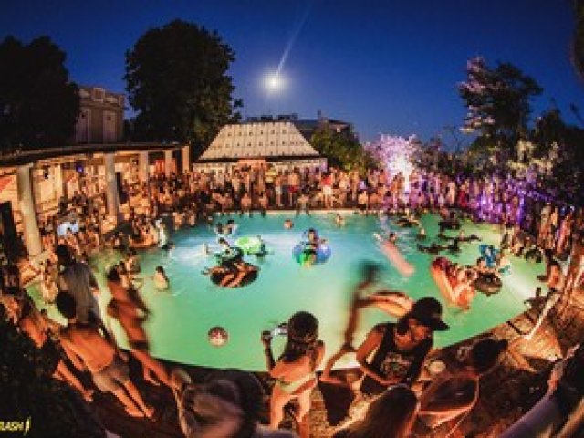 Sodoma moderna declarada: Rio de Janeiro inaugura temporada de festas na piscina com nudez coletiva