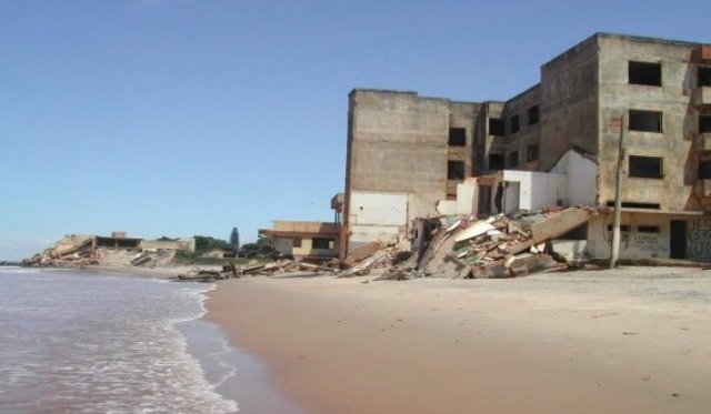 Sinais na Natureza: O mar está engolindo a praia de Atafona, no litoral do Rio de Janeiro, e avança também no litoral Paulista