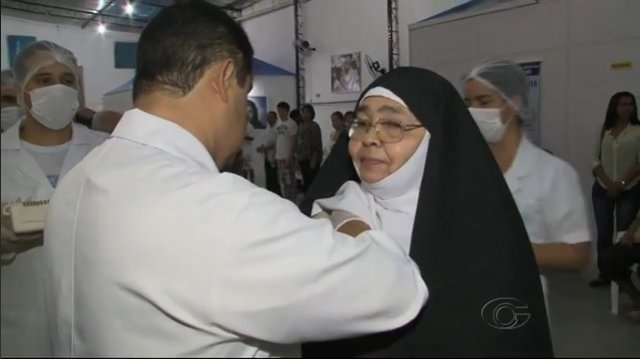 Religiosos do Fim dos Tempos: Freira consulta com homem que incorpora espírito do Dr.Fritz