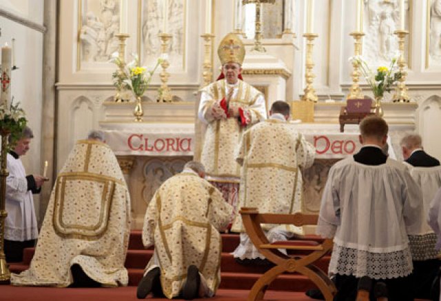 Dom Schneider: A crise da Igreja, uma tremenda confusão sobre doutrina e liturgia