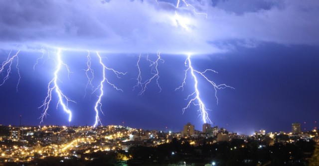 Quase 500 mil raios atingiram o Rio Grande do Sul em 36 horas, quantidade é alta para o período