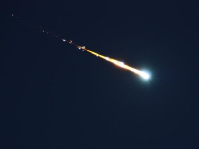 Motorista flagra queda e explosão de meteoro na Nova Zelândia