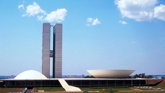 Partido Militar Brasileiro fala sobre intervenção militar do Brasil imediata