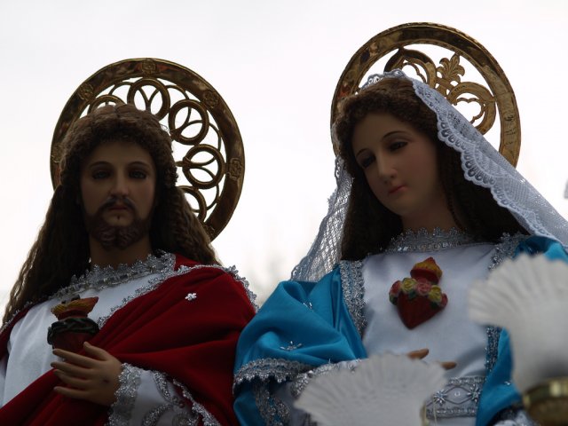 Todas qualidades que contemplamos no Coração de Jesus acham-se, com as devidas proporções, também no Coração de Maria, sua Mãe