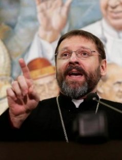 Arcebispo denuncia: Católicos emigram da Criméia sob perseguição policial russa