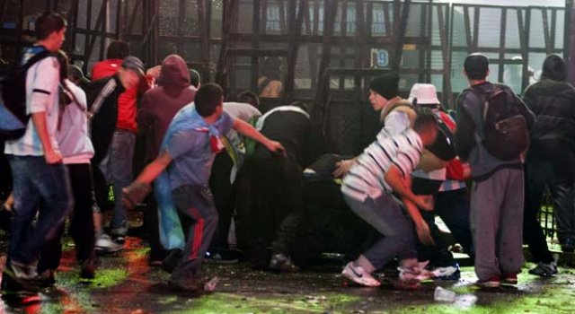 Buenos Aires vive noite de terror, derrota na Copa dá início a saques e depredações