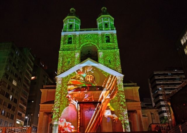 A Profecia se Cumpre: Show visual na Catedral de Florianopolis com chegada do Papai Noel