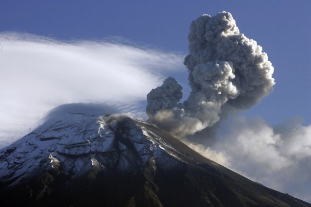 Equador: Vulcão Tungurahua explode e onda sonora é escutada a 30 km