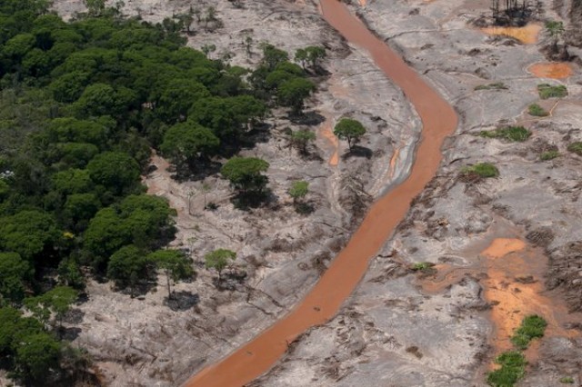 Tragédia em Minas Gerais deve secar rios e criar deserto de lama. Especialistas que conhecem a região descrevem o cenário como assustador