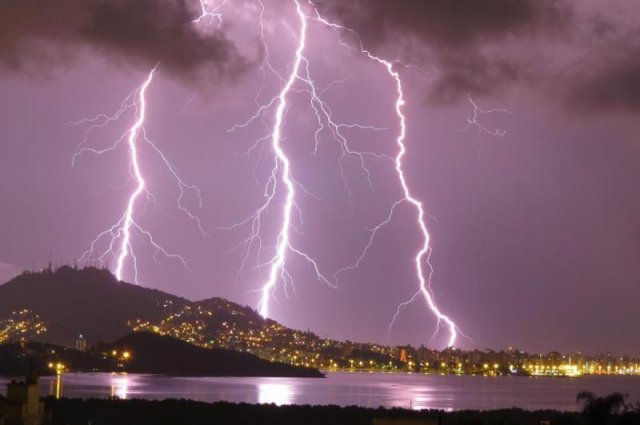 Catarinenses tiram fotos surpreendentes das tempestades em Florianópolis