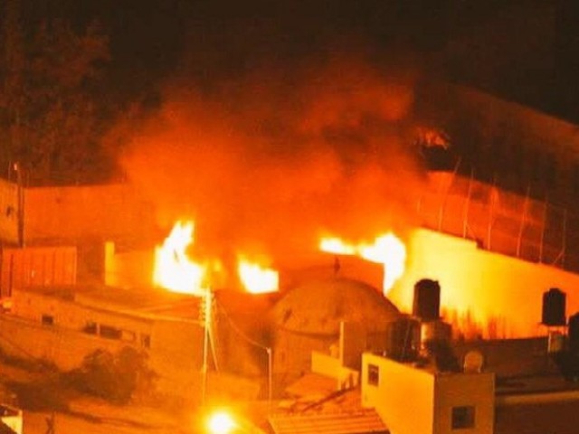 Palestinos incendeiam local venerado por judeus na Cisjordânia, o túmulo de José, um dos 12 filhos de Jacó, vendido por seus irmãos e levado ao Egito