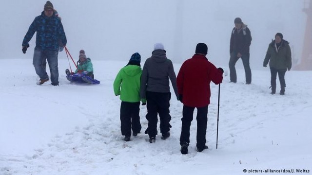 Neve surpreende alemães em pleno outono, algo incomum para esta época