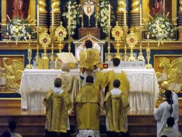 A Fumaça de Satanás se espalhando na Igreja: Missa Tridentina proibida na Costa Rica