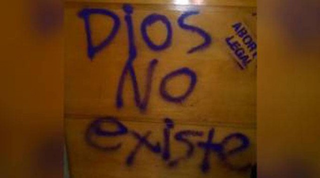 Abortistas atacam igreja e vandalizam imagem da Virgem Maria na Argentina