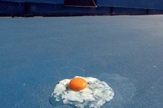 Tenista mostrou o forte calor na Austrália durante torneio fritando ovo na quadra