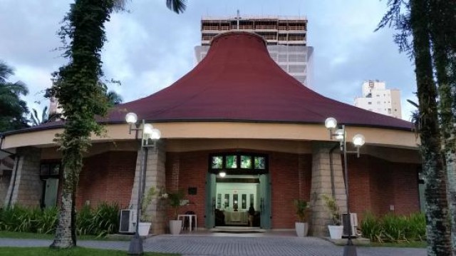 Sinal dos Tempos: Ladrões invadem igreja matriz e frades passam momentos de pânico, em Balneário Camboriú SC