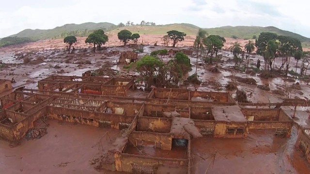 Um porto seguro no mar de lama: o Santíssimo Sacramento permanece intacto em meio à tragédia de Minas Gerais