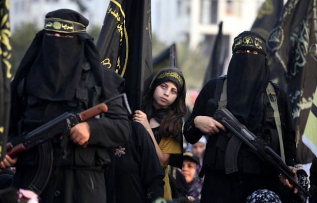 Os terroristas islâmicos acreditam que quando morrem vão para o céu, onde 72 virgens estão a sua espera com potes de mel