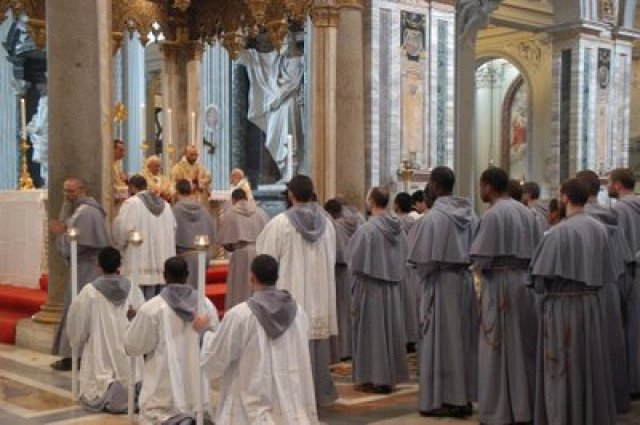 Franciscanos da Imaculada fiéis lesados ante o modernismo da Igreja