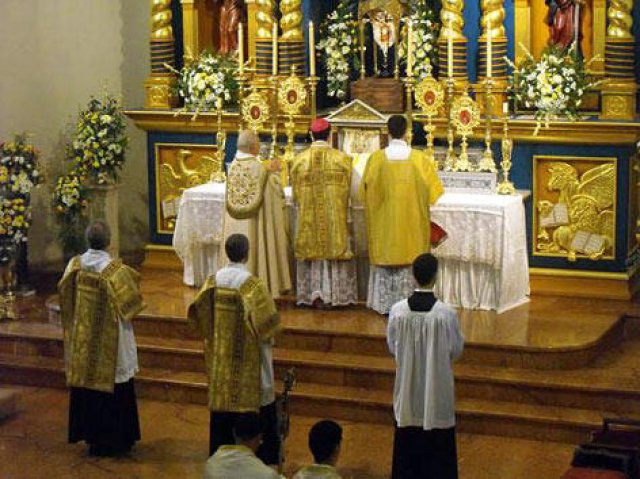 O marketing da Igreja funcionou durante séculos. Mudá-lo (para pior) foi um erro trágico. Palavras de especialista.