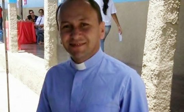 Padres do Fim dos Tempos: Diocese de Pesqueira, em Pernambuco, afasta padre que teve fotos no motel com outro homem divulgadas
