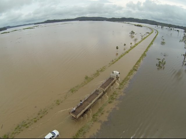 Rio Madeira sobe a nivel histórico e Acre fica isolado do Brasil por terra