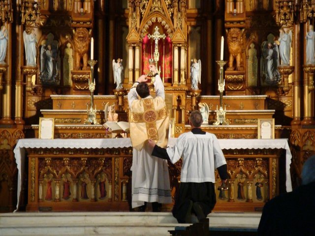 Sacerdote punido pelo Bispo: Seu crime? Ensino da verdadeira e sã doutrina católica