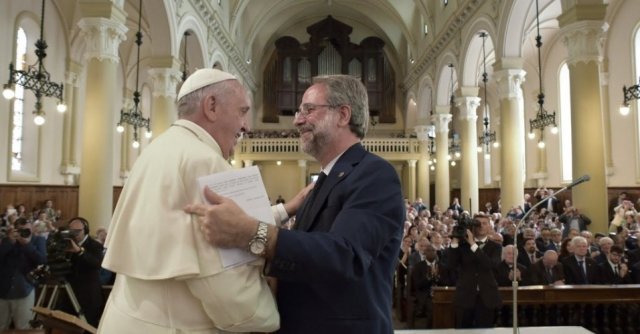 Papa Francisco, o Revolucionário Ecumenista: Primeira vez que um Papa visita um templo protestante valdense