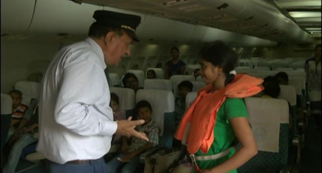 Viajar de avião é, para milhões de pessoas na Índia, um luxo, mas pensando nos pobres, o engenheiro da India Airlines teve uma idéia incrivel