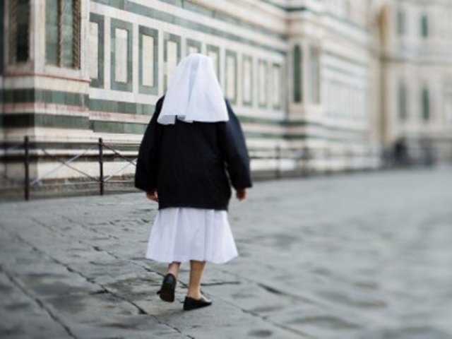 Religiosas do Fim dos Tempos: Freira que não sabia de gravidez dá à luz um bebê na Itália