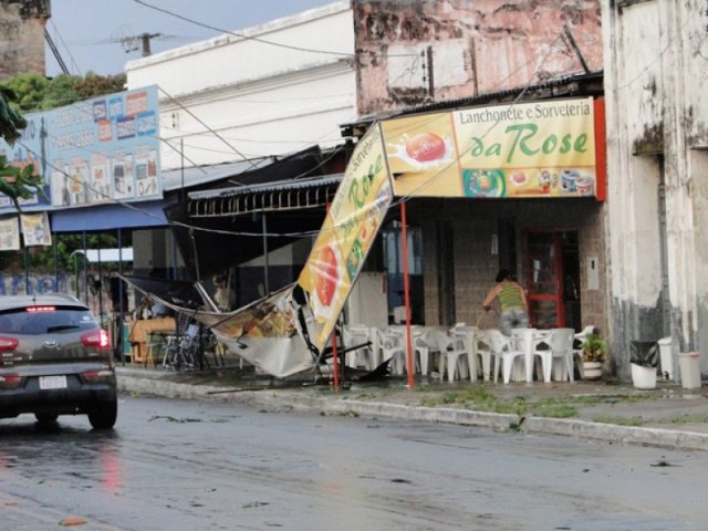 Tornado destrói cidade: Vento foi de 5 a 93 km em minutos em Porto Murtinho MS