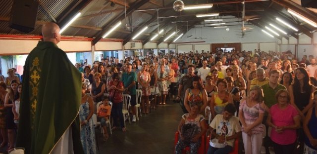 Fim dos Tempos: Padre excomungado reúne cerca de 500 pessoas em 1ª missa alternativa, na cidade de Bauru SP