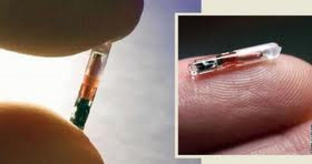 Cientistas afirmam que implantes de microchips em humanos vai se tornar obrigatório