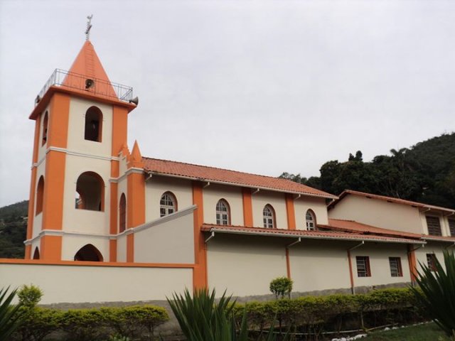 Sinal dos Tempos: Padre é rendido, amarrado e assaltado em igreja da Grande BH