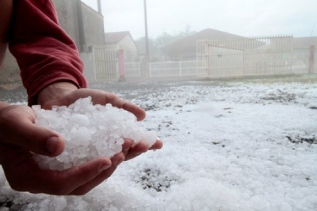 Altas temperaturas e chuvas de gelo surpreendem países do hemisfério Norte