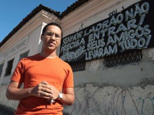 Após 8 assaltos, padre do Recife protesta e fiéis deixam de ir à missa