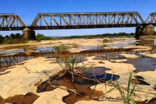 Nunca se viu o Rio Sâo Francisco tão seco e os peixes desapareceram, diz pescador