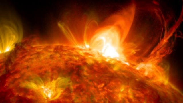 O que está acontecendo com o Sol? Mancha solar gigante despeja outra explosão direcionada a Terra