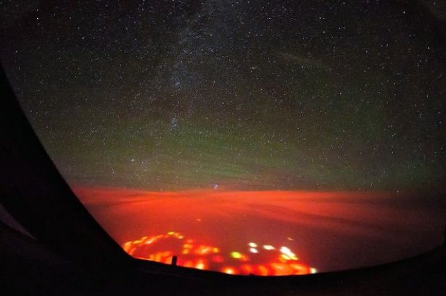Brilho misterioso no Oceano Pacífico é registrado em foto por pilotos comerciais