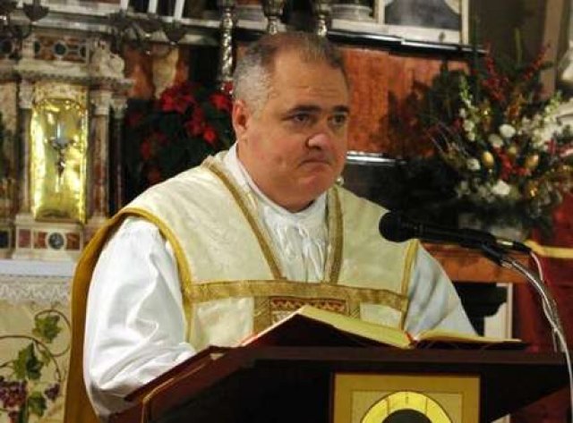 Padres do Fim dos Tempos: Padre italiano afirma ser pedófilo e se enforca na sacristia