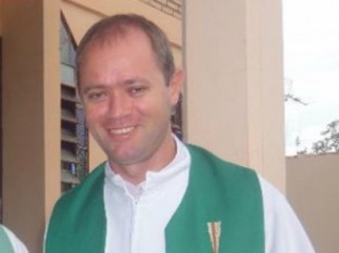 Padres do Fim dos Tempos: Padre é afastado pela Arquidiocese de Campo Grande MS, após engravidar sua coroinha de 16 anos
